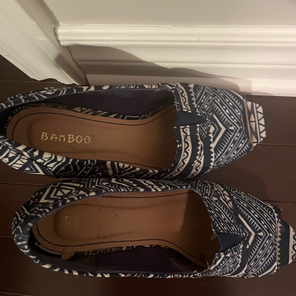 Bamboo Women's Blue Patterned Loafers